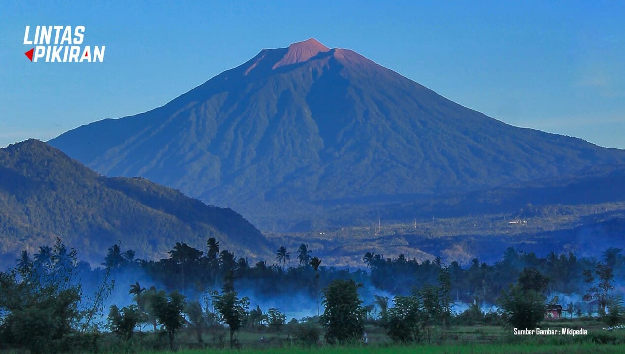 Gunung Kerinci (Sumber Gambar : Wikipedia)