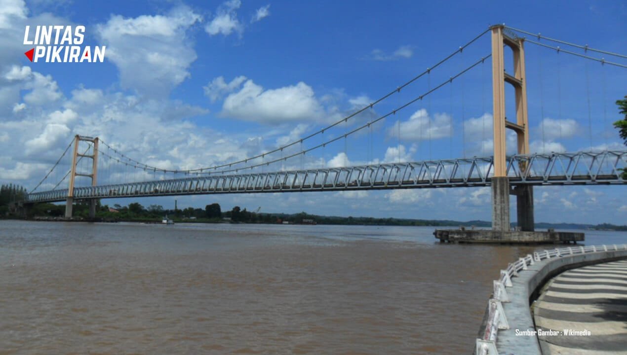 Tampilan Samping Jembatan Kutai Kartanegara (Sumber Gambar : Wikimedia)