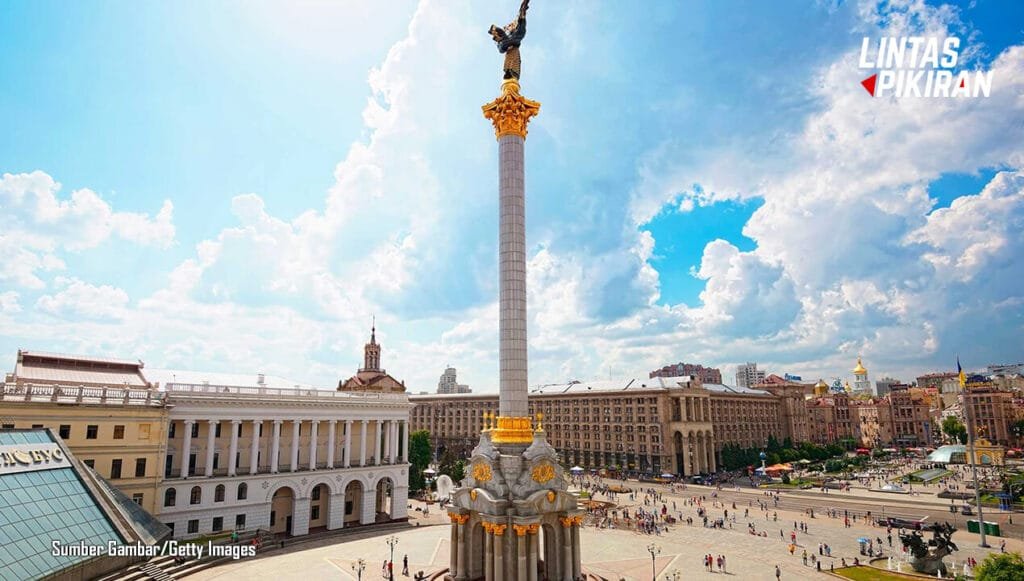 Salah Satu Monumen Di Ibu Kota Ukraina (Sumber Gambar/Getty Images)