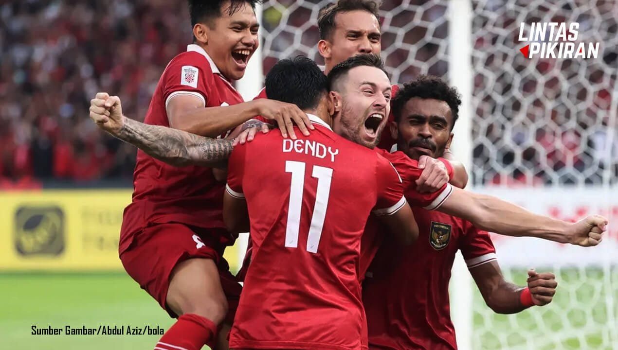 Selebrasi para pemain garuda saat Marc Klok berhasil menjebol gawang Thailand lewat tendangan Pinalty (Sumber Gambar/Abdul Aziz/bola)