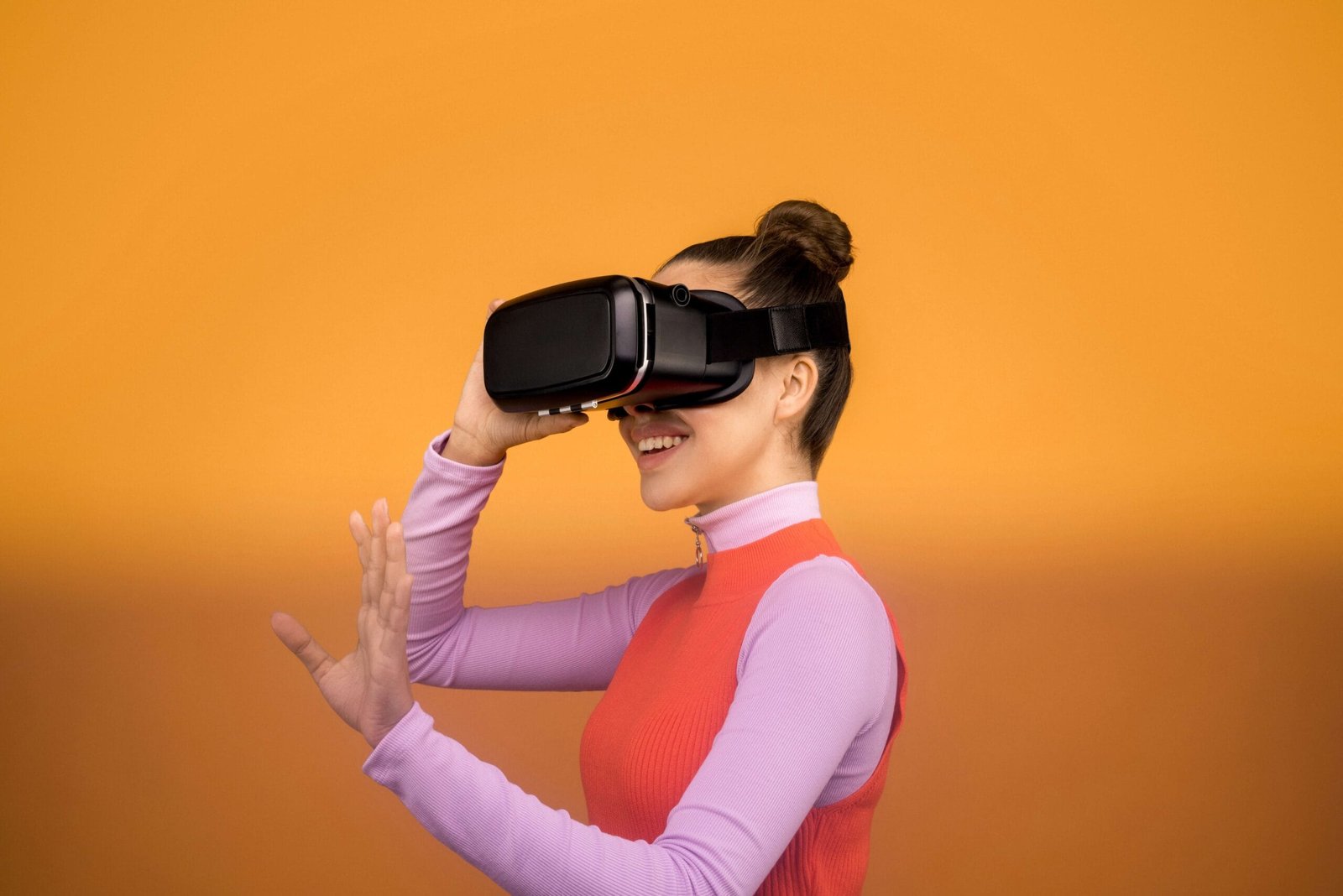 Virtual Reality (VR) (pexels)