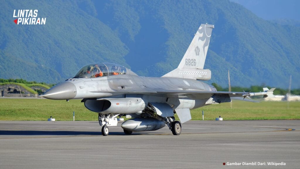 Tampilah Jet Tempur F-16 Kursi Ganda (Gambar Diambil Dari Wikipedia)