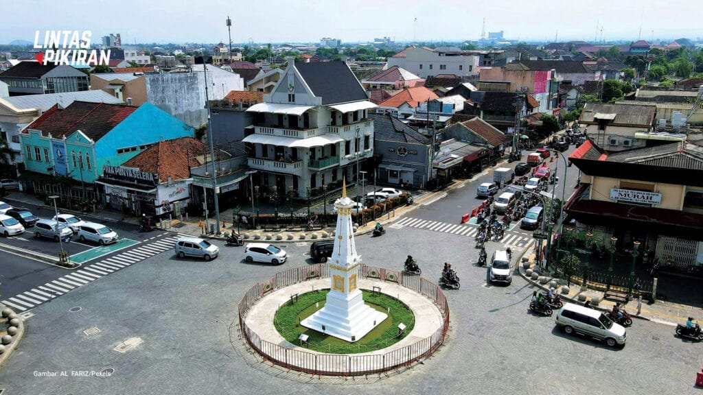 Drone View Persimpangan Jalan Di Yogya