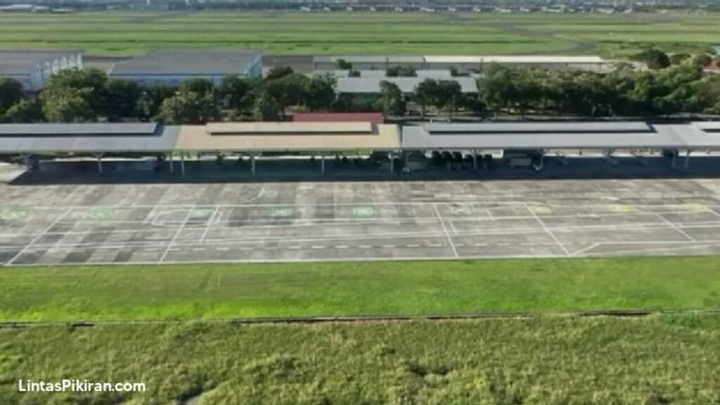 Indonesia Buat Replika Kapal Induk Garibaldi Di SKADRON UDARA 100